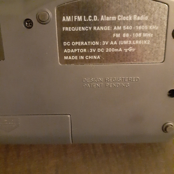 Seth Thomas Cordless Travel Clock Radio. - Picture 6 of 6